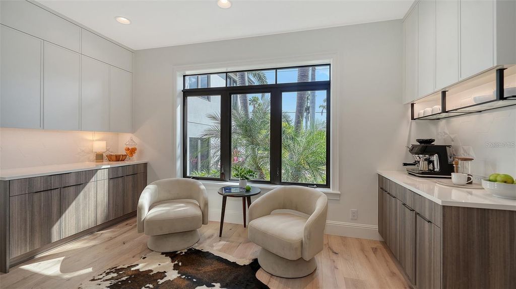 Image 20 of property listing at 5035 BAY SHORE ROAD, Sarasota, FL 34234