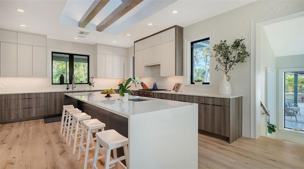 Image 21 of property listing at 5035 BAY SHORE ROAD, Sarasota, FL 34234