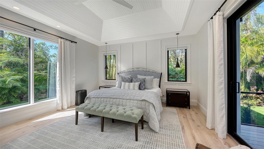 Image 27 of property listing at 5035 BAY SHORE ROAD, Sarasota, FL 34234