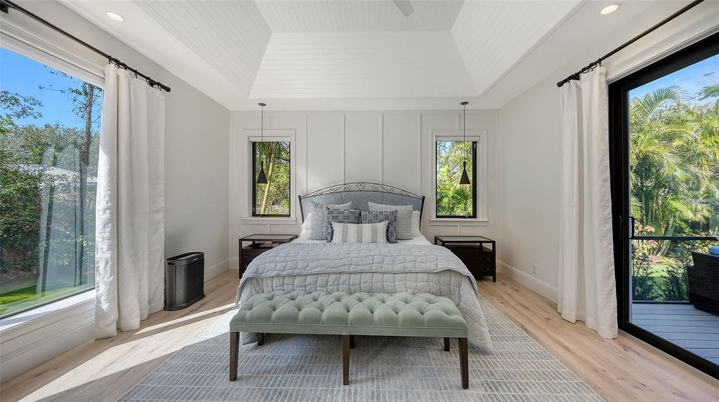 Image 28 of property listing at 5035 BAY SHORE ROAD, Sarasota, FL 34234