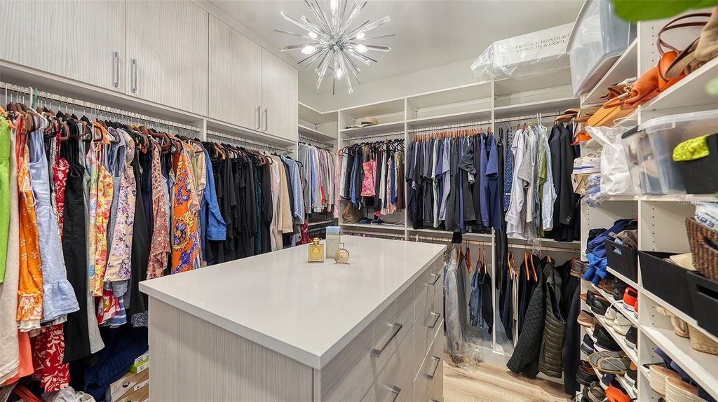 Image 33 of property listing at 5035 BAY SHORE ROAD, Sarasota, FL 34234