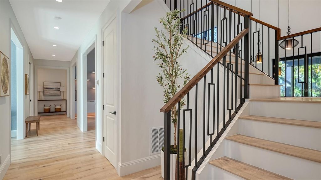 Image 35 of property listing at 5035 BAY SHORE ROAD, Sarasota, FL 34234