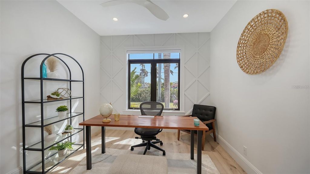 Image 36 of property listing at 5035 BAY SHORE ROAD, Sarasota, FL 34234