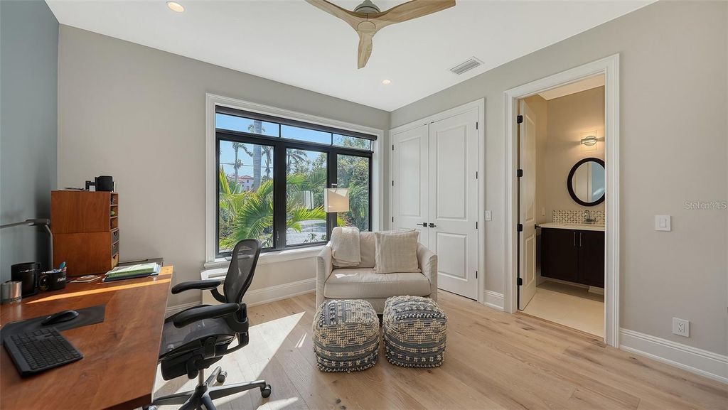 Image 37 of property listing at 5035 BAY SHORE ROAD, Sarasota, FL 34234