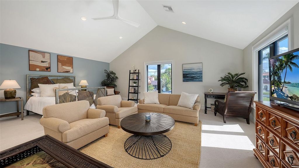 Image 41 of property listing at 5035 BAY SHORE ROAD, Sarasota, FL 34234