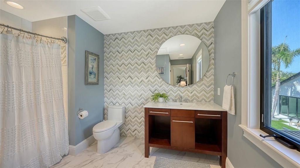 Image 42 of property listing at 5035 BAY SHORE ROAD, Sarasota, FL 34234