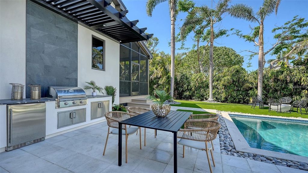 Image 47 of property listing at 5035 BAY SHORE ROAD, Sarasota, FL 34234