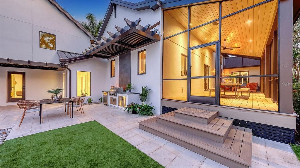 Image 49 of property listing at 5035 BAY SHORE ROAD, Sarasota, FL 34234