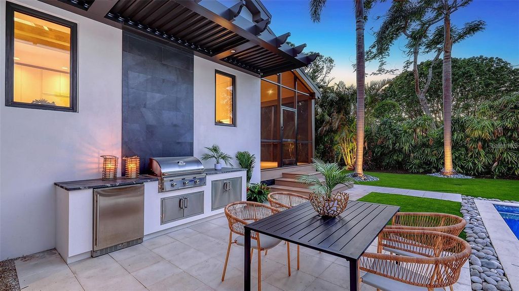 Image 50 of property listing at 5035 BAY SHORE ROAD, Sarasota, FL 34234