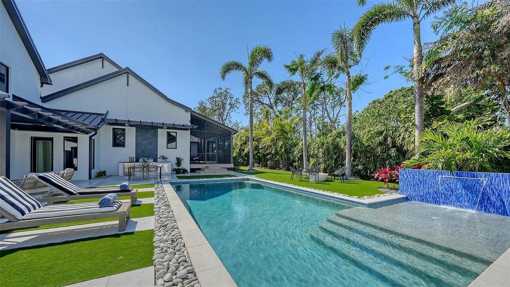 Image 6 of property listing at 5035 BAY SHORE ROAD, Sarasota, FL 34234