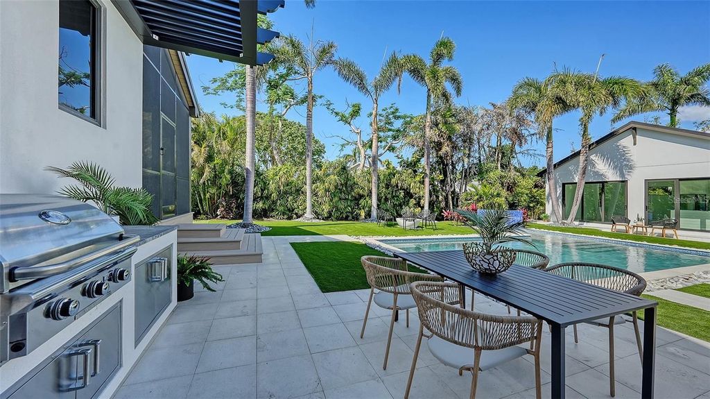 Image 51 of property listing at 5035 BAY SHORE ROAD, Sarasota, FL 34234