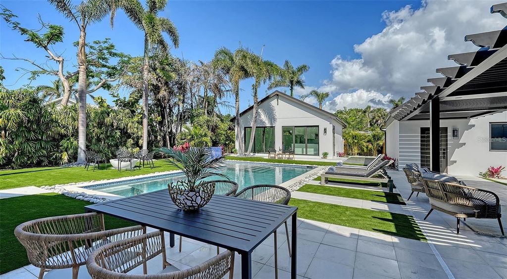 Image 57 of property listing at 5035 BAY SHORE ROAD, Sarasota, FL 34234