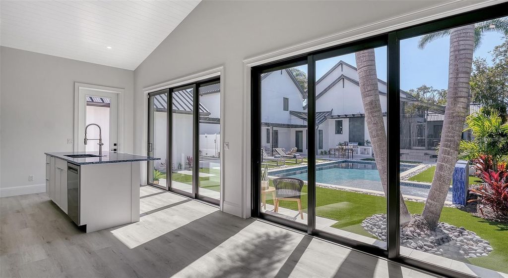 Image 59 of property listing at 5035 BAY SHORE ROAD, Sarasota, FL 34234