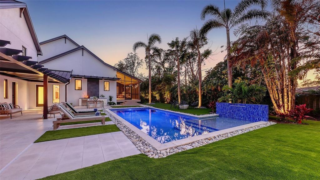 Image 7 of property listing at 5035 BAY SHORE ROAD, Sarasota, FL 34234