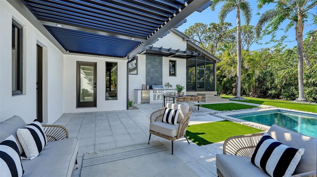 Image 62 of property listing at 5035 BAY SHORE ROAD, Sarasota, FL 34234