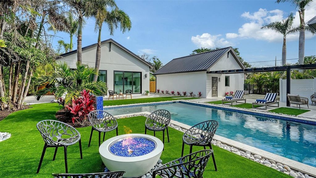 Image 64 of property listing at 5035 BAY SHORE ROAD, Sarasota, FL 34234