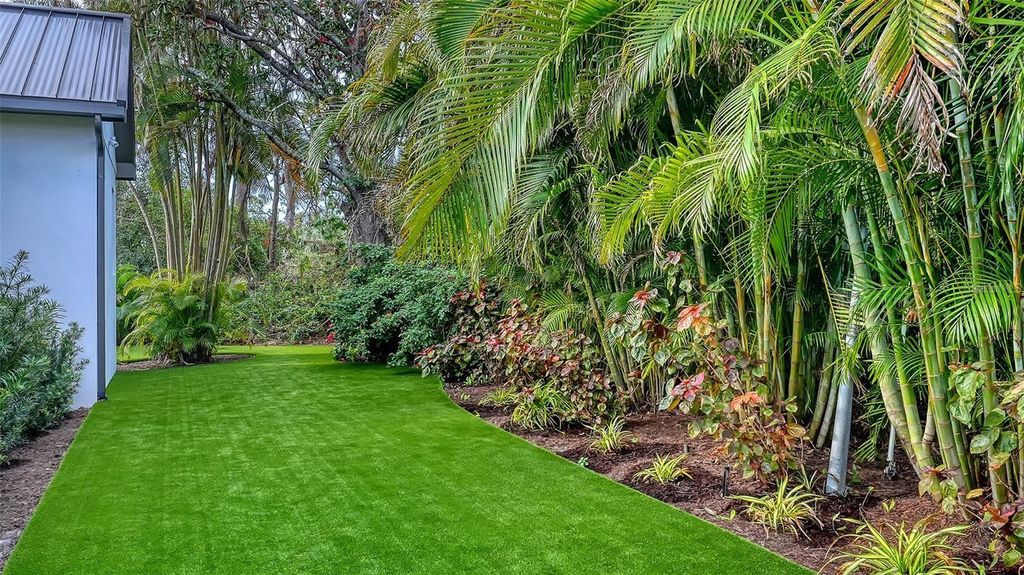 Image 65 of property listing at 5035 BAY SHORE ROAD, Sarasota, FL 34234