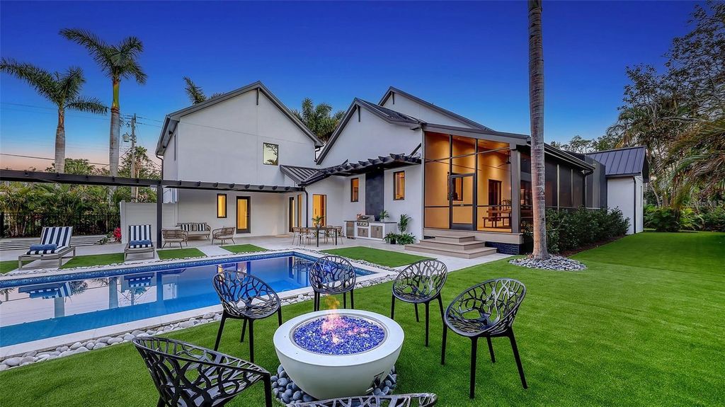 Image 70 of property listing at 5035 BAY SHORE ROAD, Sarasota, FL 34234