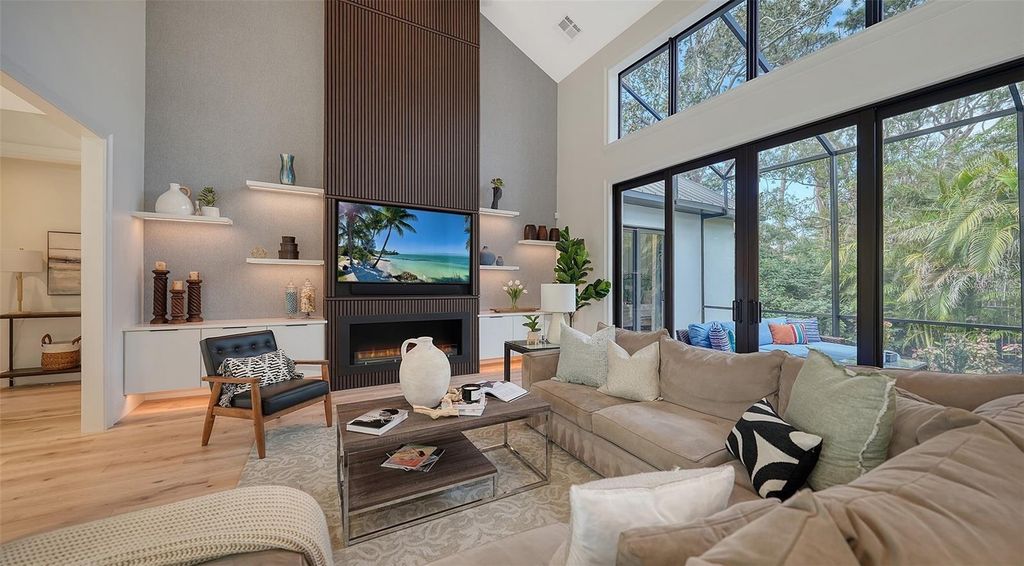 Image 8 of property listing at 5035 BAY SHORE ROAD, Sarasota, FL 34234