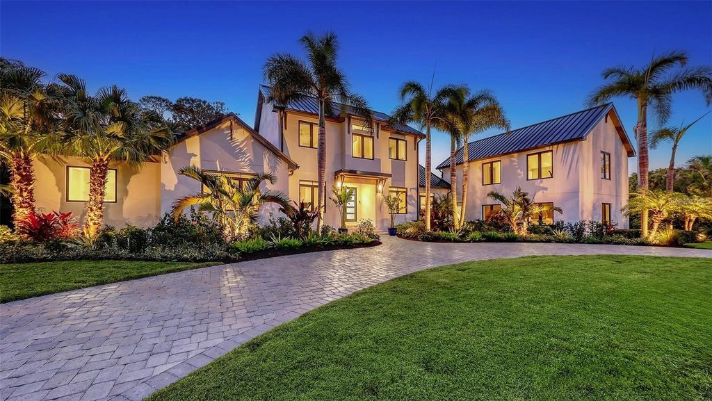 Image 71 of property listing at 5035 BAY SHORE ROAD, Sarasota, FL 34234