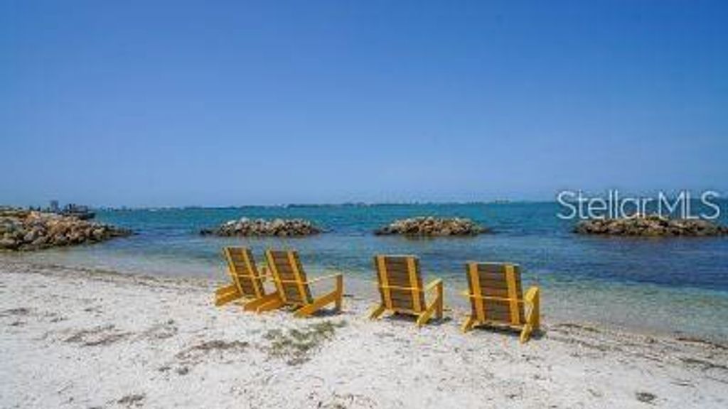 Image 76 of property listing at 5035 BAY SHORE ROAD, Sarasota, FL 34234