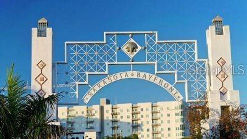 Image 79 of property listing at 5035 BAY SHORE ROAD, Sarasota, FL 34234