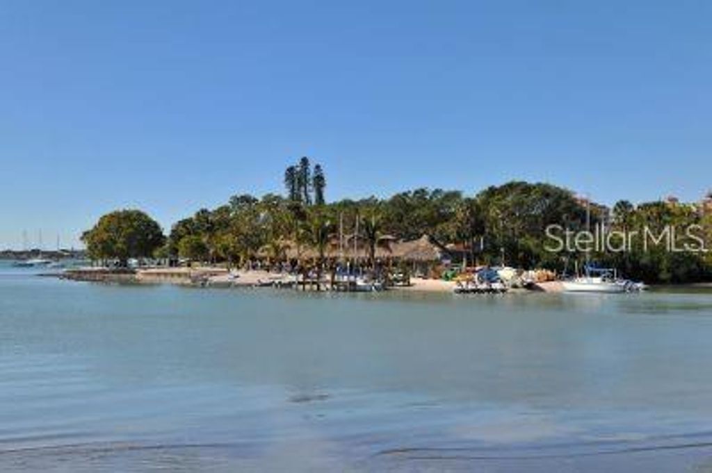 Image 81 of property listing at 5035 BAY SHORE ROAD, Sarasota, FL 34234