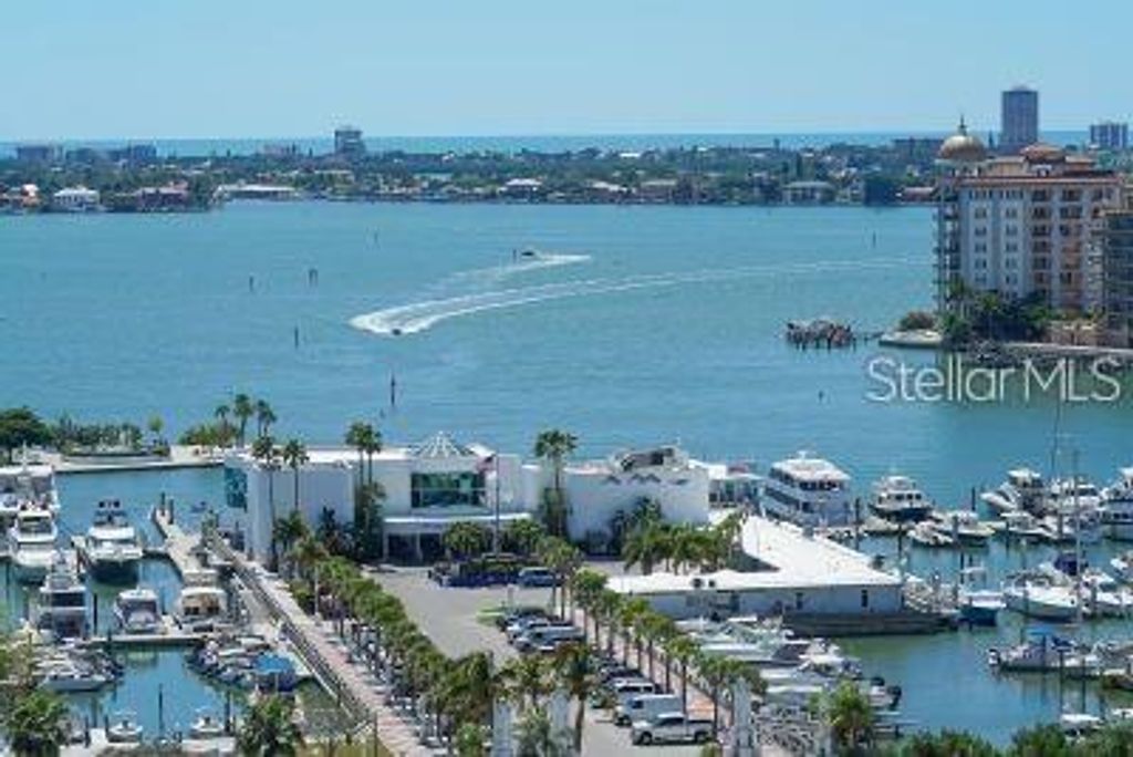 Image 82 of property listing at 5035 BAY SHORE ROAD, Sarasota, FL 34234