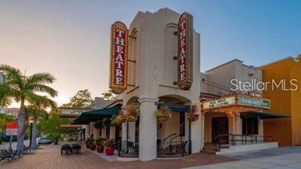 Image 83 of property listing at 5035 BAY SHORE ROAD, Sarasota, FL 34234