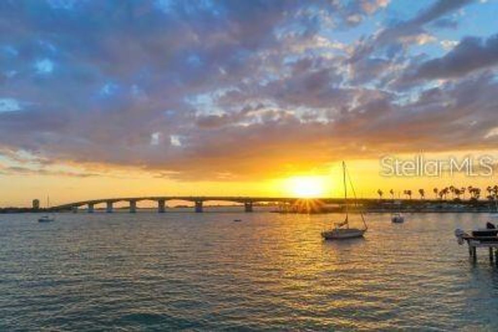 Image 84 of property listing at 5035 BAY SHORE ROAD, Sarasota, FL 34234