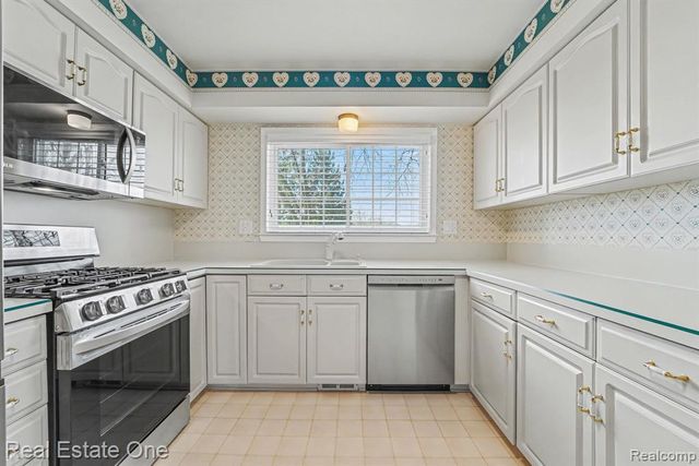 5303 Church Hill Drive, Troy, MI 48085
