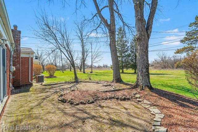 5303 Church Hill Drive, Troy, MI 48085