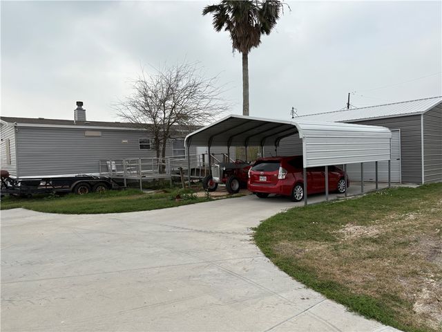 802 1st St, Bayside, TX 78340