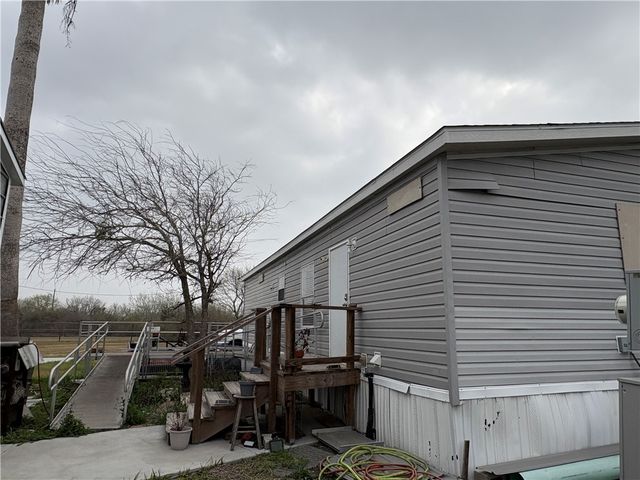 802 1st St, Bayside, TX 78340