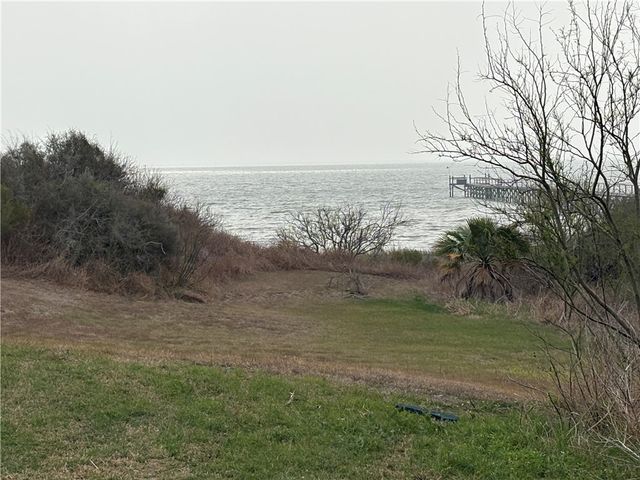 802 1st St, Bayside, TX 78340