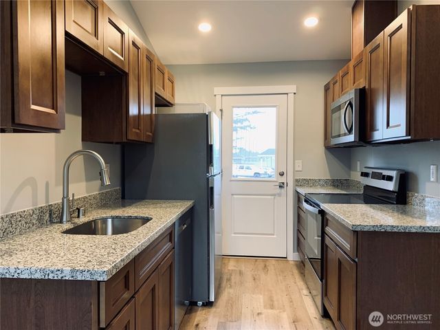 518 Dolphin Avenue NE, Ocean Shores, WA 98569