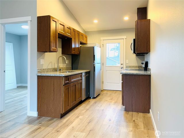 518 Dolphin Avenue NE, Ocean Shores, WA 98569