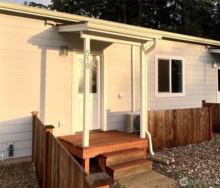 518 Dolphin Avenue NE, Ocean Shores, WA 98569