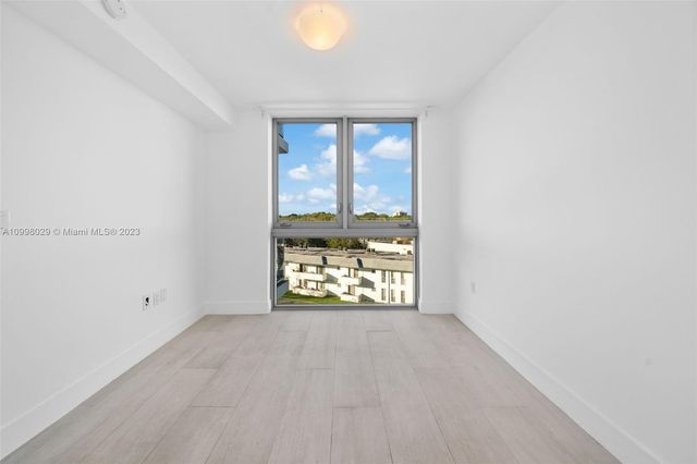 13800 Highland Dr 504, North Miami Beach, FL 33181