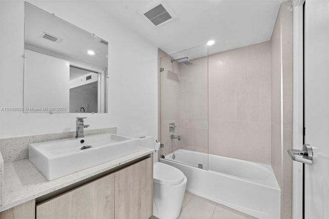 13800 Highland Dr 504, North Miami Beach, FL 33181