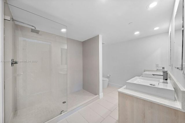 13800 Highland Dr 504, North Miami Beach, FL 33181