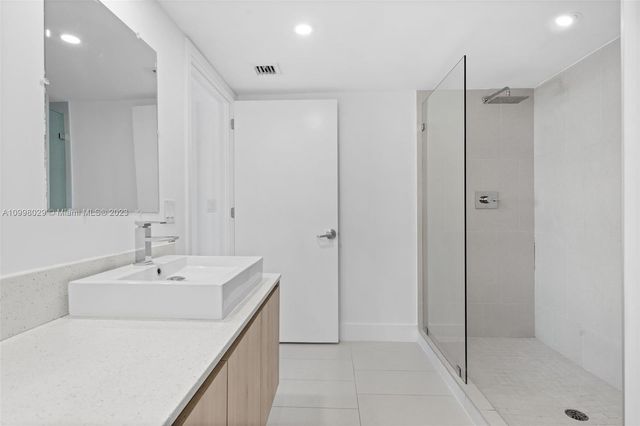 13800 Highland Dr 504, North Miami Beach, FL 33181