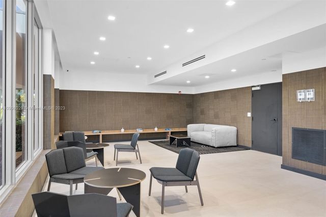 13800 Highland Dr 504, North Miami Beach, FL 33181