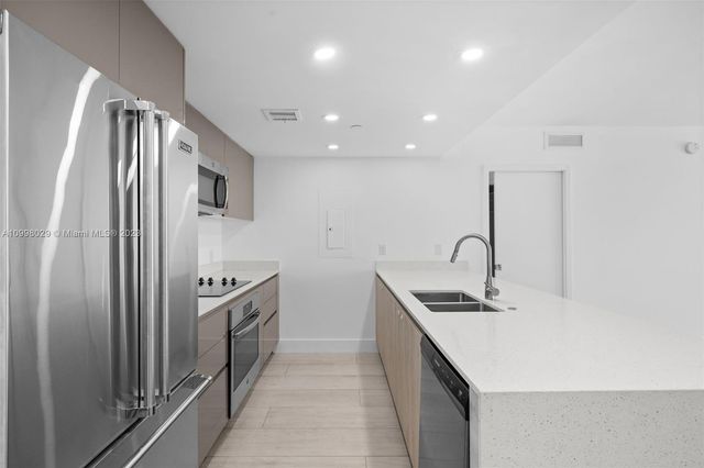 13800 Highland Dr 504, North Miami Beach, FL 33181