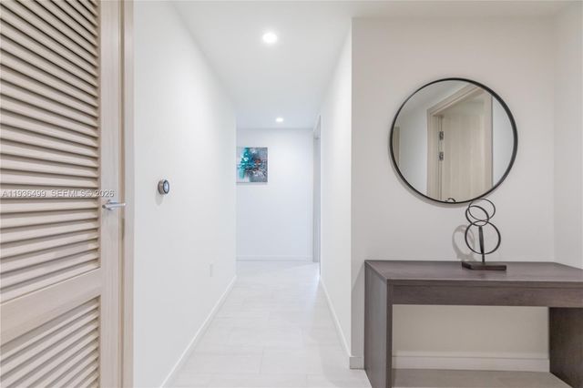 1000 Brickell Plz 3902, Miami, FL 33131