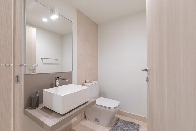 1000 Brickell Plz 3902, Miami, FL 33131