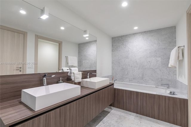 1000 Brickell Plz 3902, Miami, FL 33131