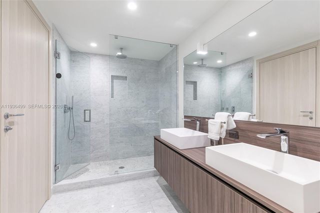 1000 Brickell Plz 3902, Miami, FL 33131