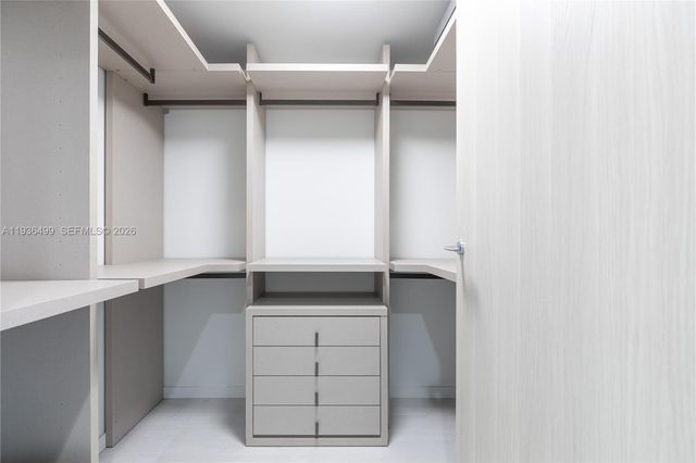 1000 Brickell Plz 3902, Miami, FL 33131