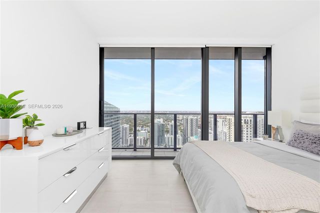 1000 Brickell Plz 3902, Miami, FL 33131
